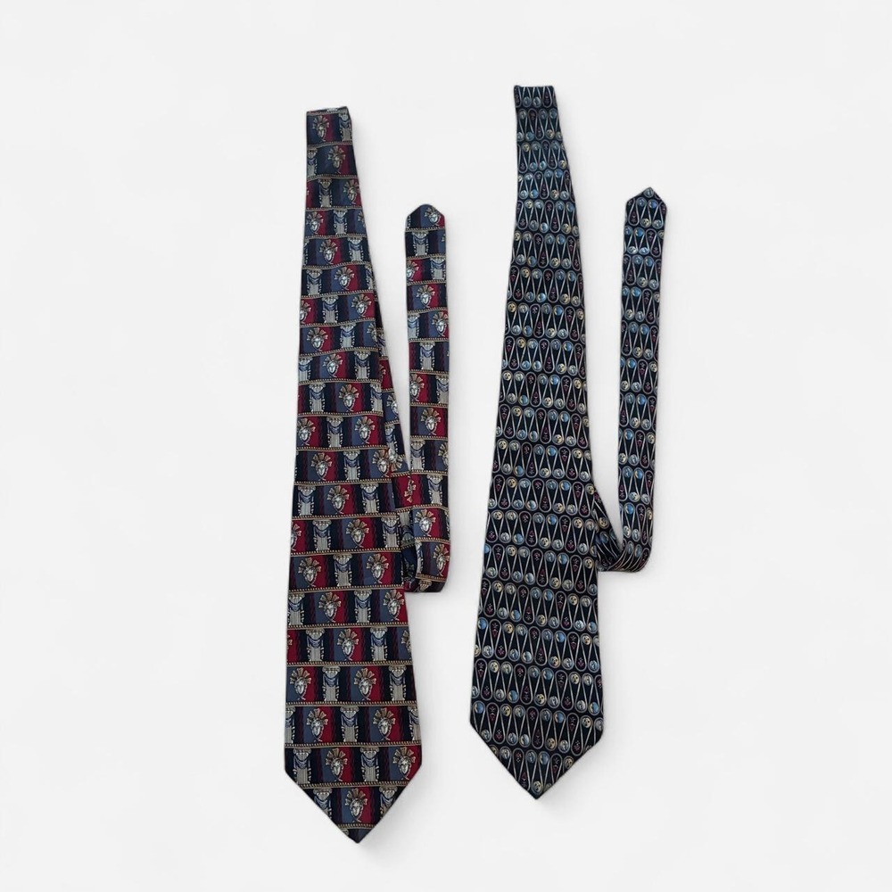 Metropolitan Museum of Arts 2 vintage ties w/ Bust Graphic & geometric pattern